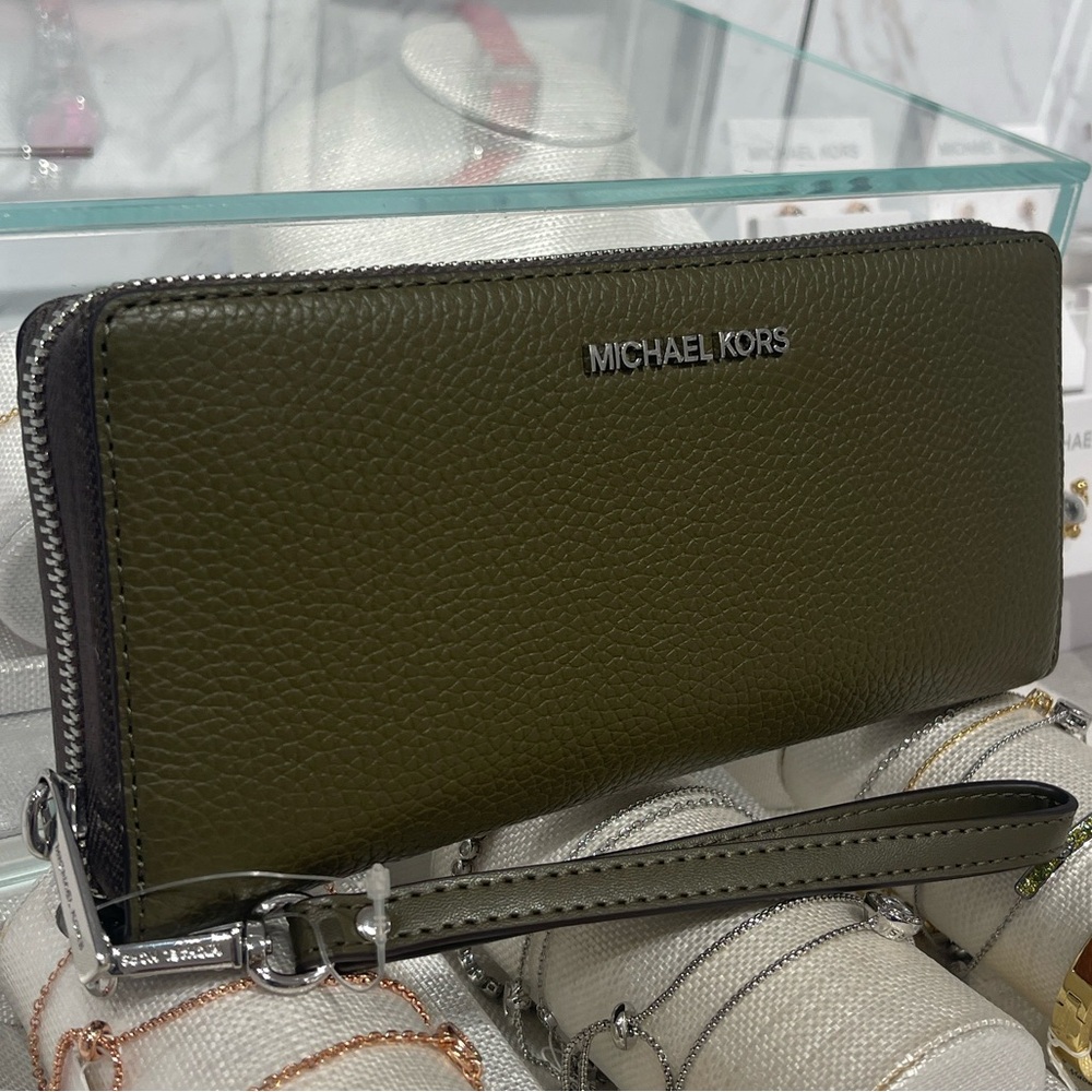 MICHAEL KORS Lg Pebbled Leather Continental Wallet Wristlet Phone Holder 
Olive - Picture 10 of 16